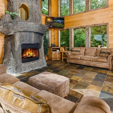 Splashing Treehouse Villa
